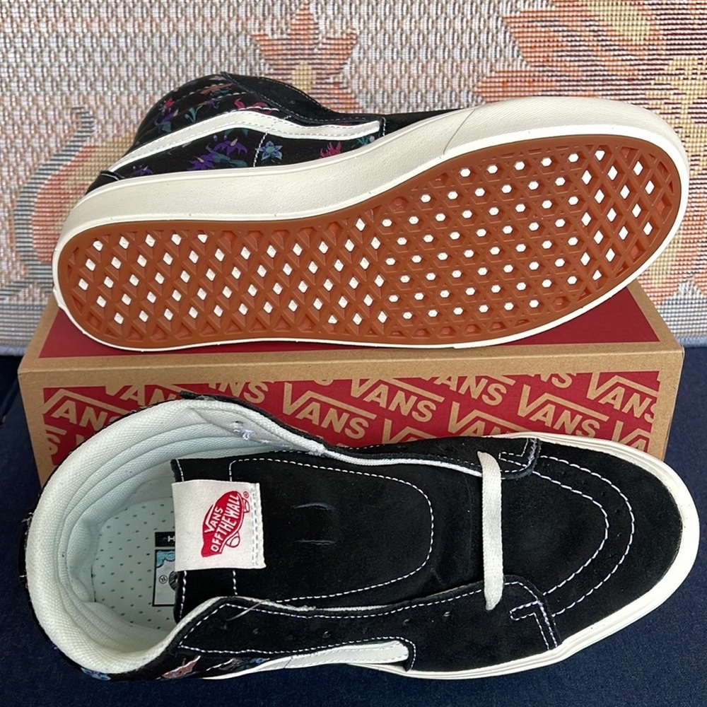 Vans Comfycush Sk8-Hi
Fatal Floral Black
VNOA7TNOBLK
WMNS sneakers - - Picture 5 of 16